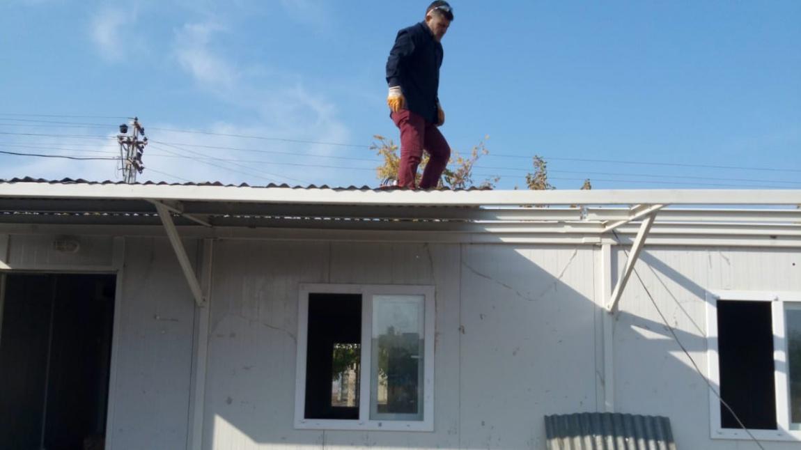 Yemekhanemizin çatı bakımı, onarımı ve futbol sahası için kale direği yapıldı.
